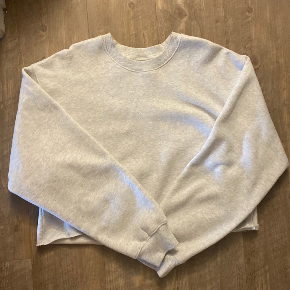 Aritzia light grey cut-off crew neck size large